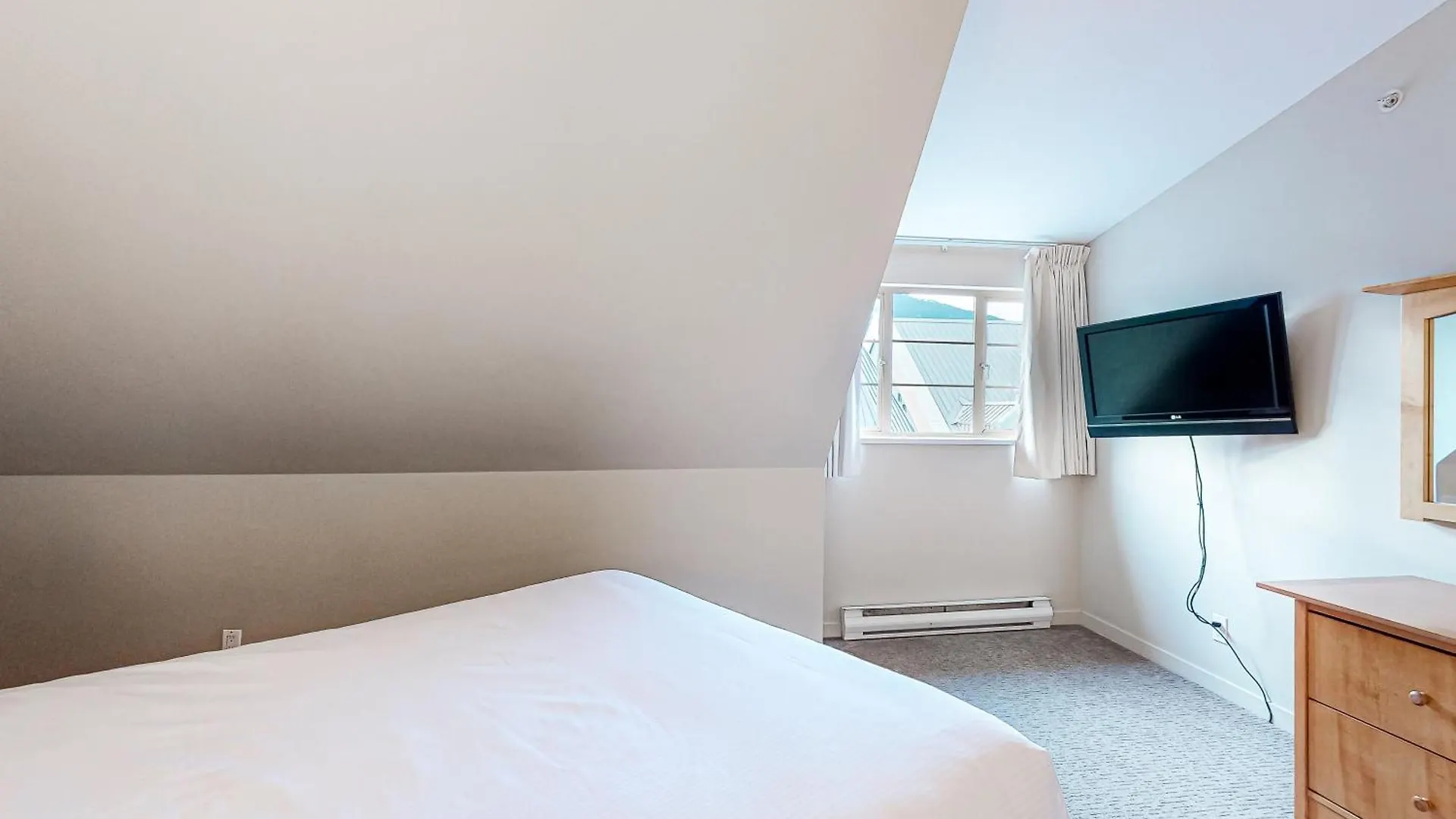 Whistler Peak Lodge Hotel
